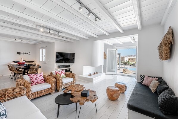 Téléviseur connecté, foyer, chaîne audio