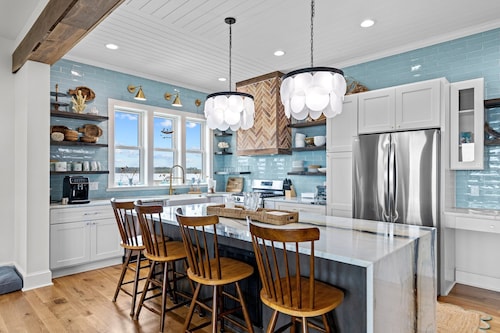 Summer Breeze beach and boaters retreat. Brand new house with tons of activities