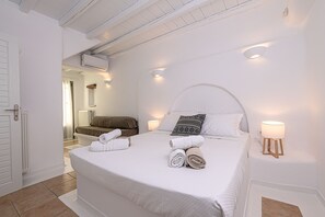 5 bedrooms, iron/ironing board, free WiFi, bed sheets