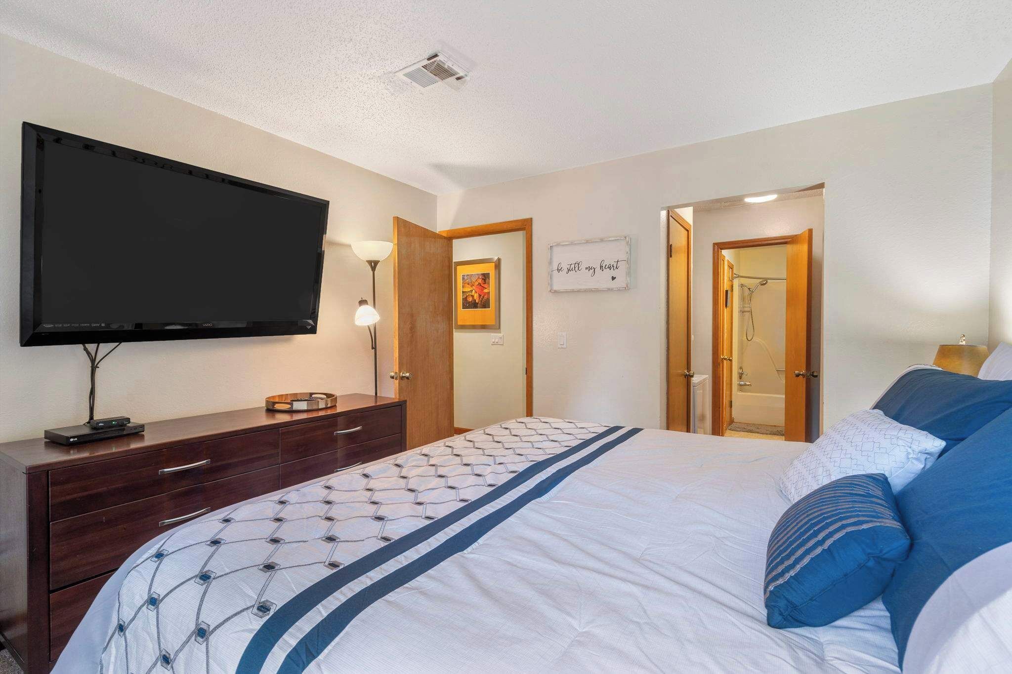 Condo, 1 cama King size y sofá cama, balcón, vista al campo de golf (The Cozy Place) | 1 habitación, decoración personalizada y muebles diferentes 