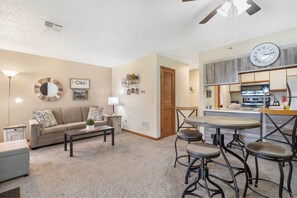 Living area - The Cozy Place - Pointe Royale Condo Perfect for Couples! (Branson)