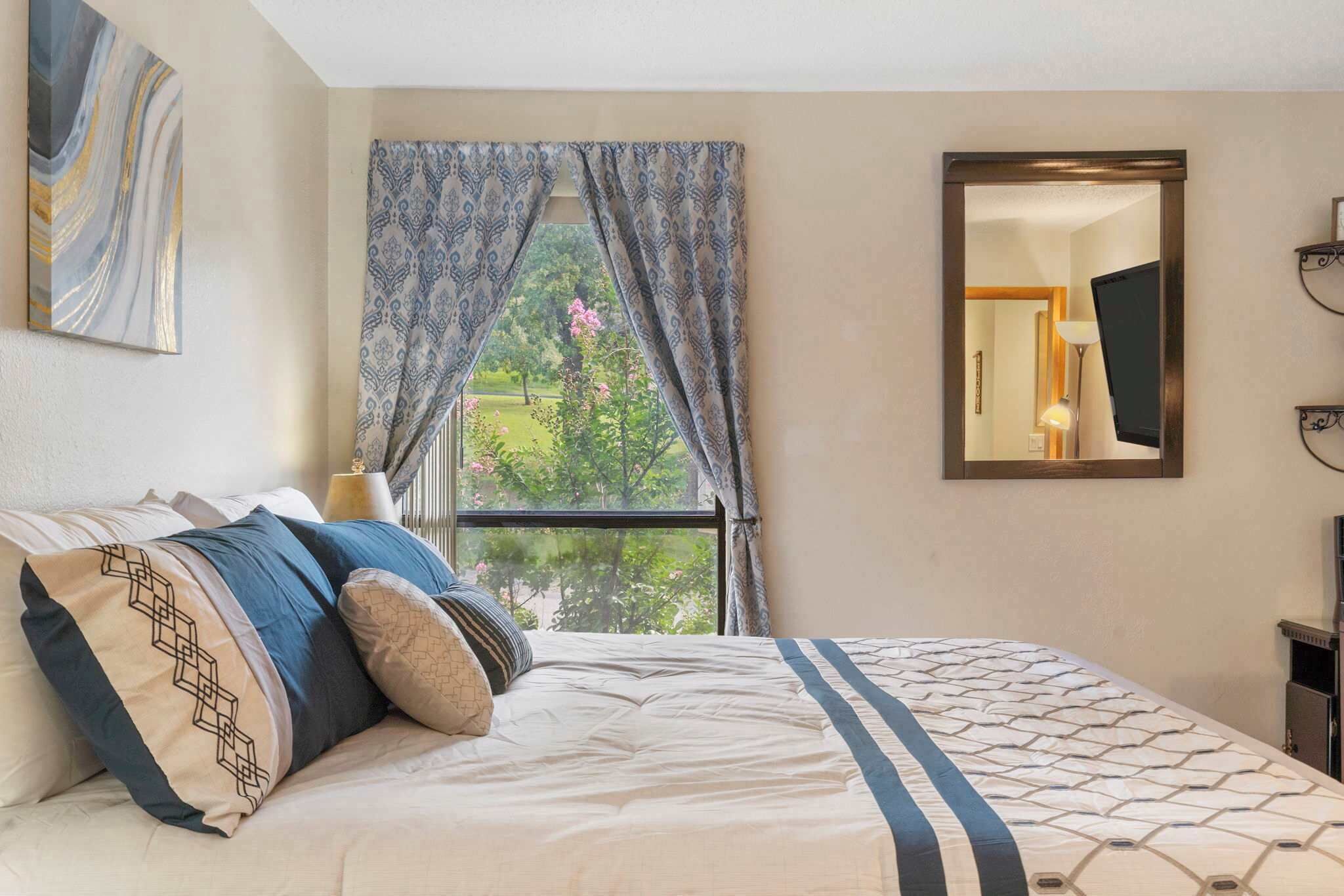 Kondominium, 1 Tempat Tidur King dengan tempat tidur Sofa, balkon (The Cozy Place) | 1 kamar tidur dan didekorasi berbeda-beda