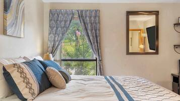 Condo, 1 King Bed with Sofa bed, Balcony, Golf View (The Cozy Place) | 1 bedroom, individually decorated, individually furnished, free WiFi