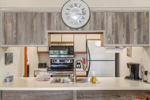 Condo, 1 King Bed with Sofa bed, Balcony, Golf View (The Cozy Place) | Private kitchen | Full-sized fridge, microwave, oven, stovetop