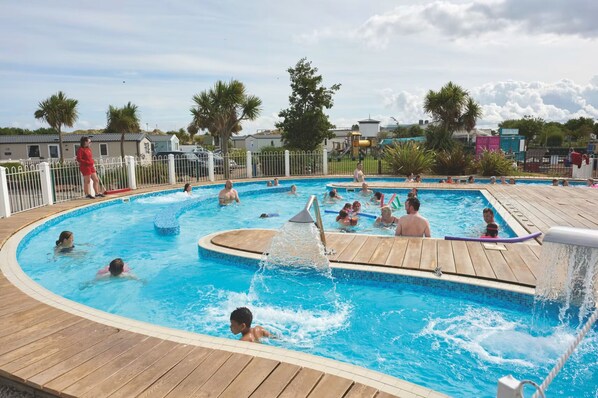 Cabana, várias camas | Piscina | Piscina interna