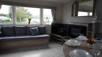 Cabin, Multiple Beds | Living area | Fireplace