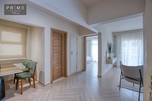 LÀgenhet Standard - 1 sovrum | Minibar, vÀrdeförvaringsskÄp pÄ rummet och mörklÀggningsgardiner