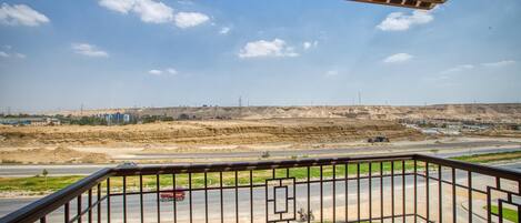 Standard Studio | 1 bedroom, minibar, in-room safe, blackout drapes