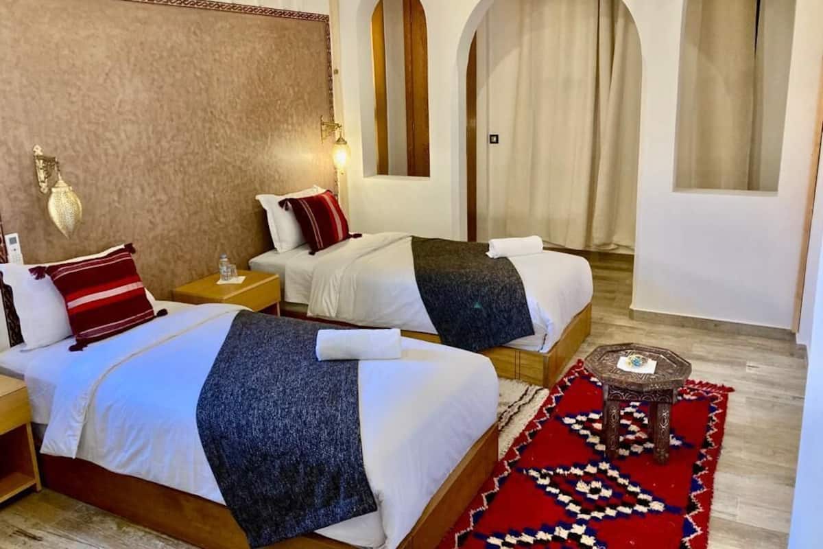 Comfort Twin Room | Soundproofing, bed sheets