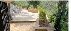 Property grounds - Beit Salwa Chemlan Arch house private garden sunset valley view 24/7 Electricity (Chemlan)