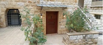 Beit Salwa Chemlan Arch house private garden sunset valley view 24/7 Electricity