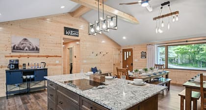 Elevated 6BR Lodge | On Trail | Speakeasy/Game Room