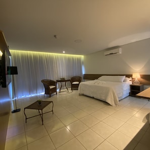Suíte premium | 1 quarto, ferros/tábuas de passar roupa, Wi-Fi de cortesia