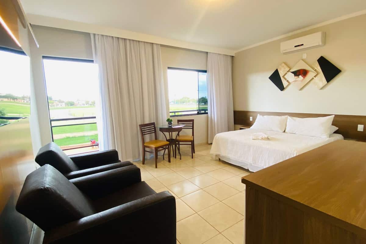 Chambre Deluxe | 1 chambre, fer et planche à repasser, Wi-Fi gratuit, draps fournis