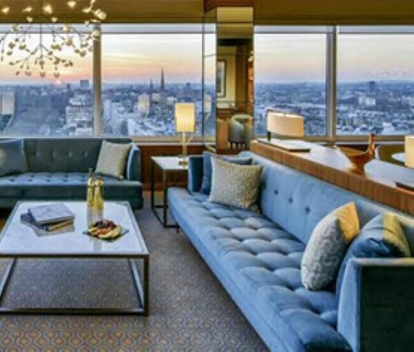 Lobby sitting area - Sweet Home Guest House (Islamabad)