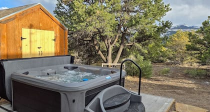 Charming dog-friendly mountain getaway w/ hot tub, fireplace, W/D, & great views