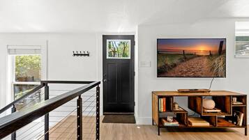 Huis, 2 queensize bedden, patio, uitzicht op tuin (South Congress Hideaway) | Interieur