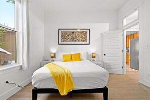 Hus - 2 queensize-sängar - uteplats - utsikt mot trädgården (South Congress Hideaway) | 2 sovrum, individuell inredning, unika möbler och gratis wi-fi