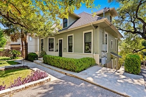Exterior - Style & Serenity - Steps Away From South Congress (Austin)