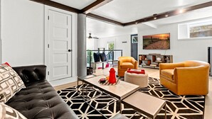 House, 2 Queen Beds, Patio, Garden View (South Congress Hideaway) | Living area - Style & Serenity - Steps Away From South Congress (Austin)