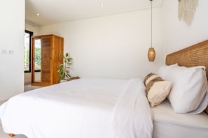 2 habitaciones, caja de seguridad en la habitación y escritorio 