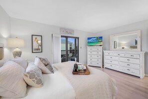 2 bedrooms, iron/ironing board, WiFi, bed sheets - Delightful south end condo w/ pool/steps to beach (Marco Island)