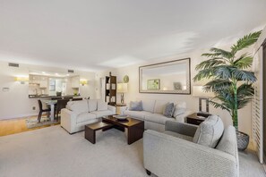 Smart TV - Delightful South End Condo | Pool/Steps to Beach (Marco Island)