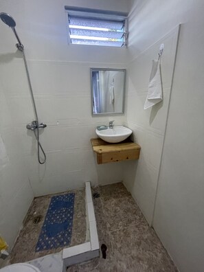 Basic Double Room | Bathroom - Wing Camp (Cabarete)