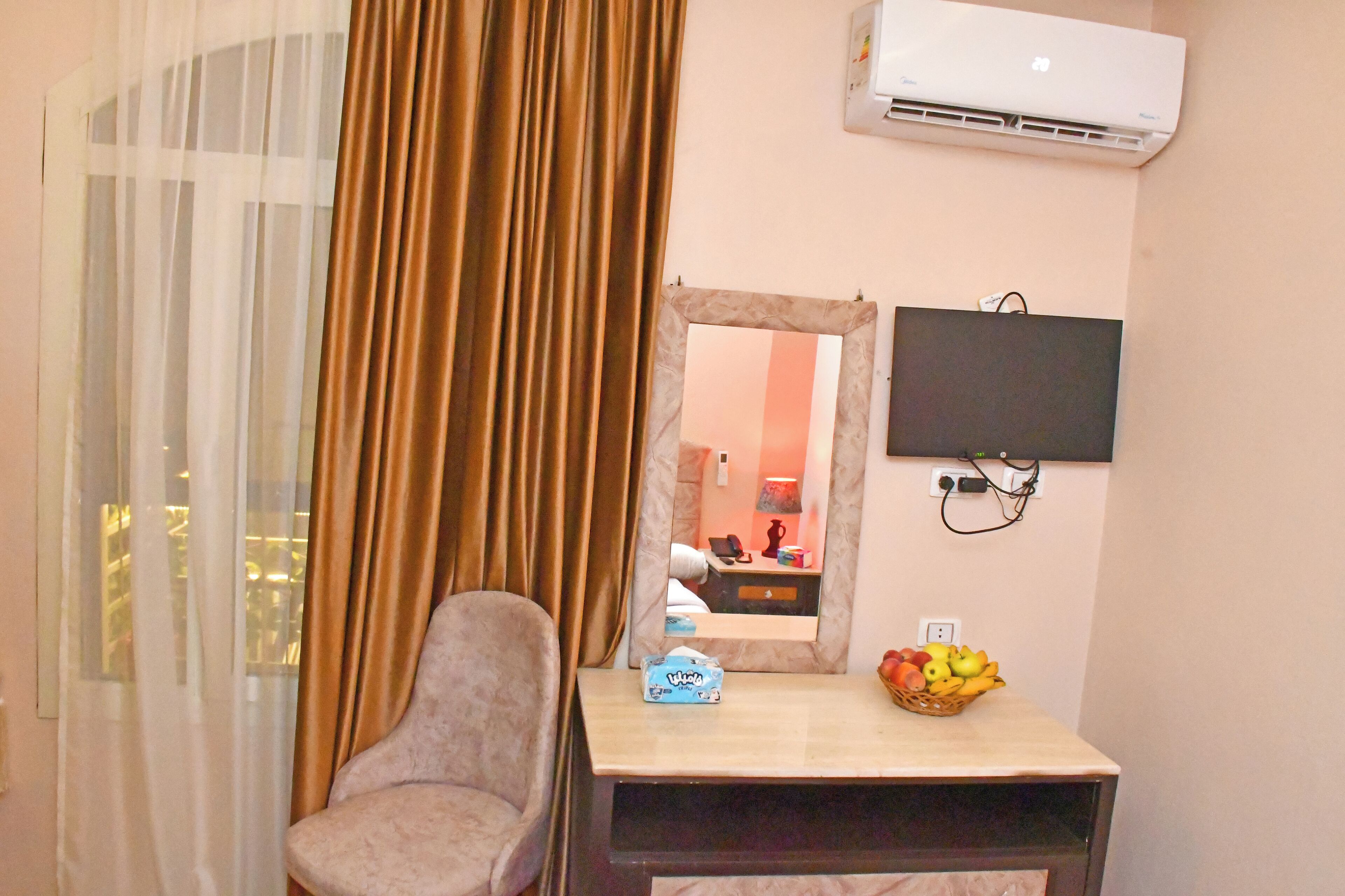 Photo - Nun Pyramids INN