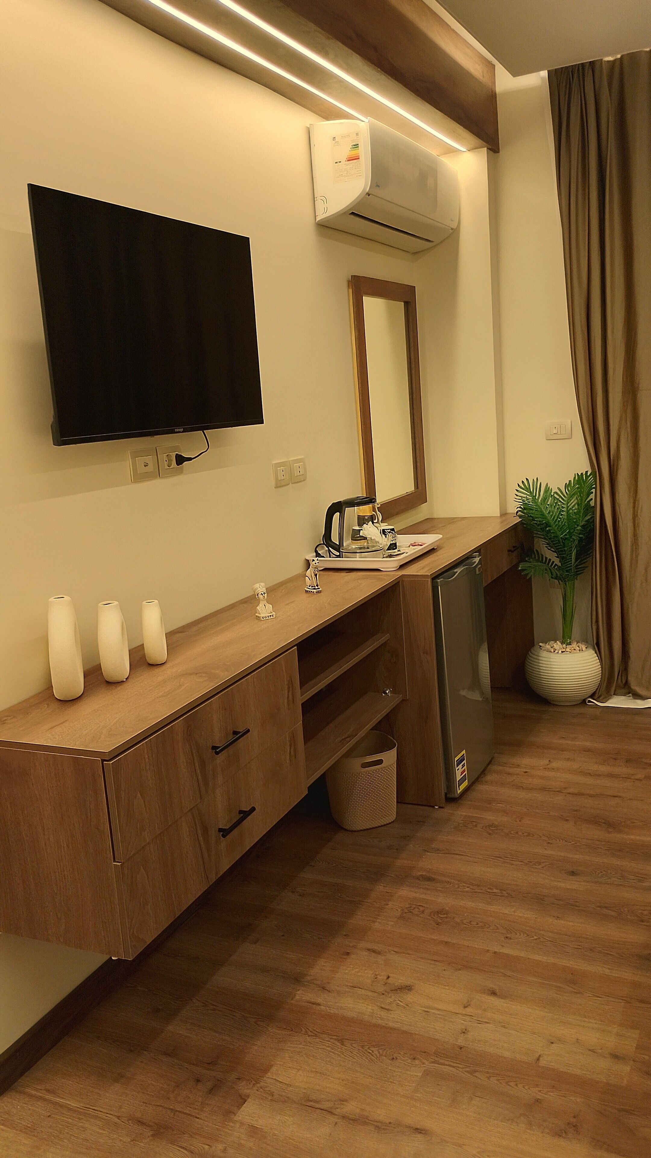 Photo - Nun Pyramids INN