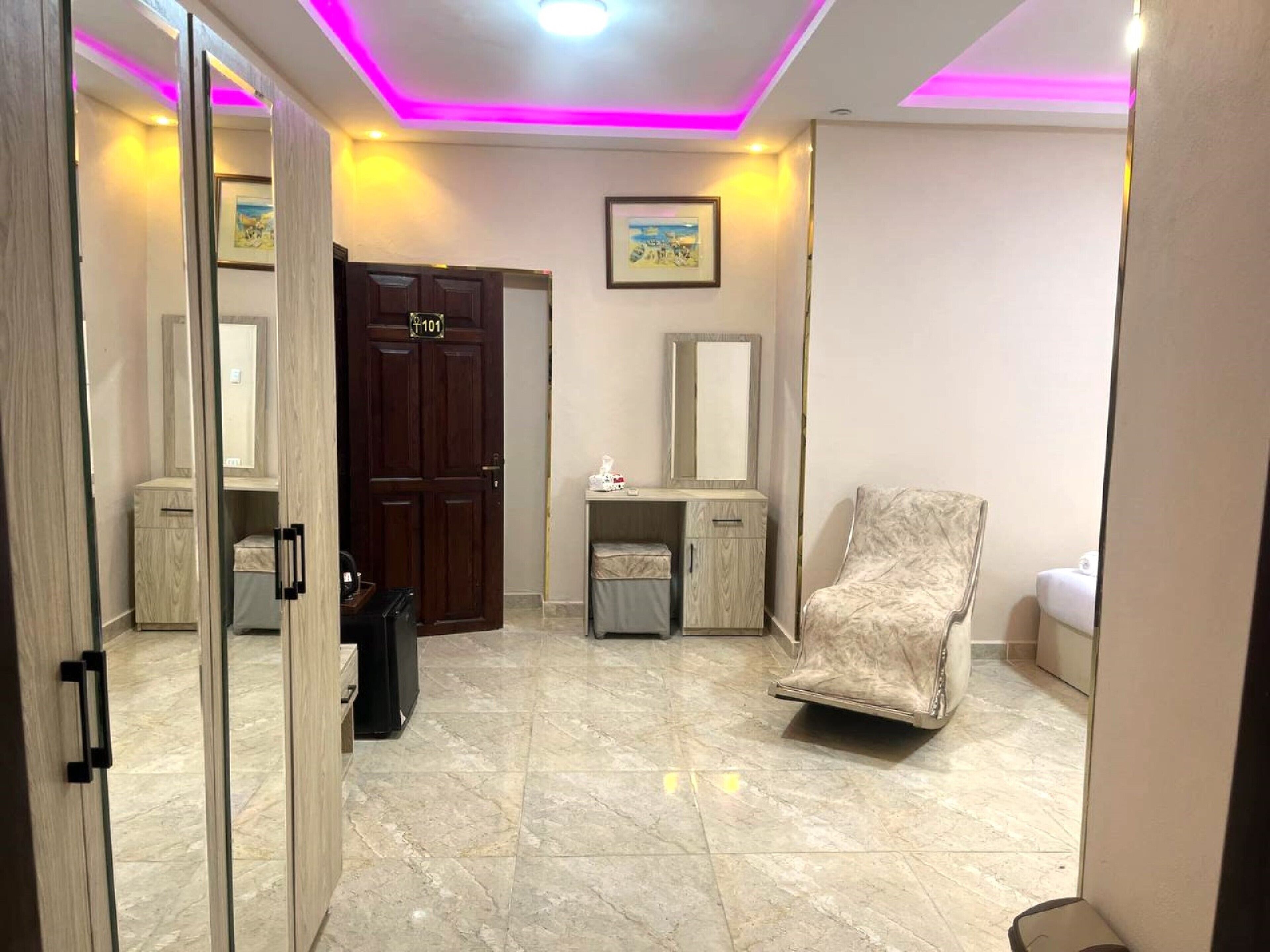 Photo - Nun Pyramids INN