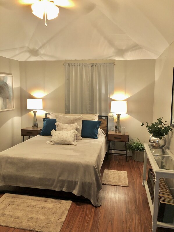 2 quartos, ferros/tábuas de passar roupa, Wi-Fi, roupa de cama