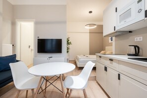 Executive Apartment | Private kitchen | Electric kettle - N36- Boutique Apartments By BQA (Budapest)