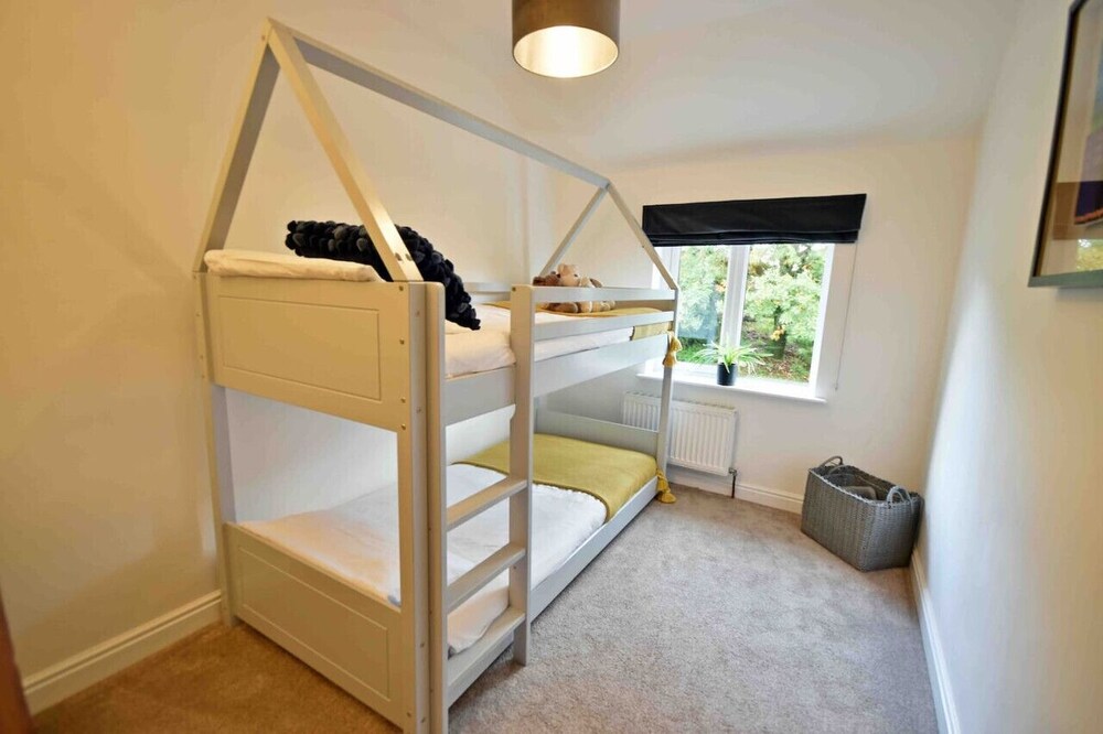 Luxury retreat Log fire, parking, stunning views Burnley Vrbo