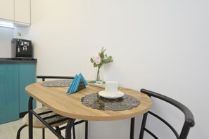 Dining - Luxury Metropolitan Apartment in Old Town of Bucharest. (București)