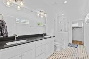 تجهيزات دش، مناشف، صابون، شامبو