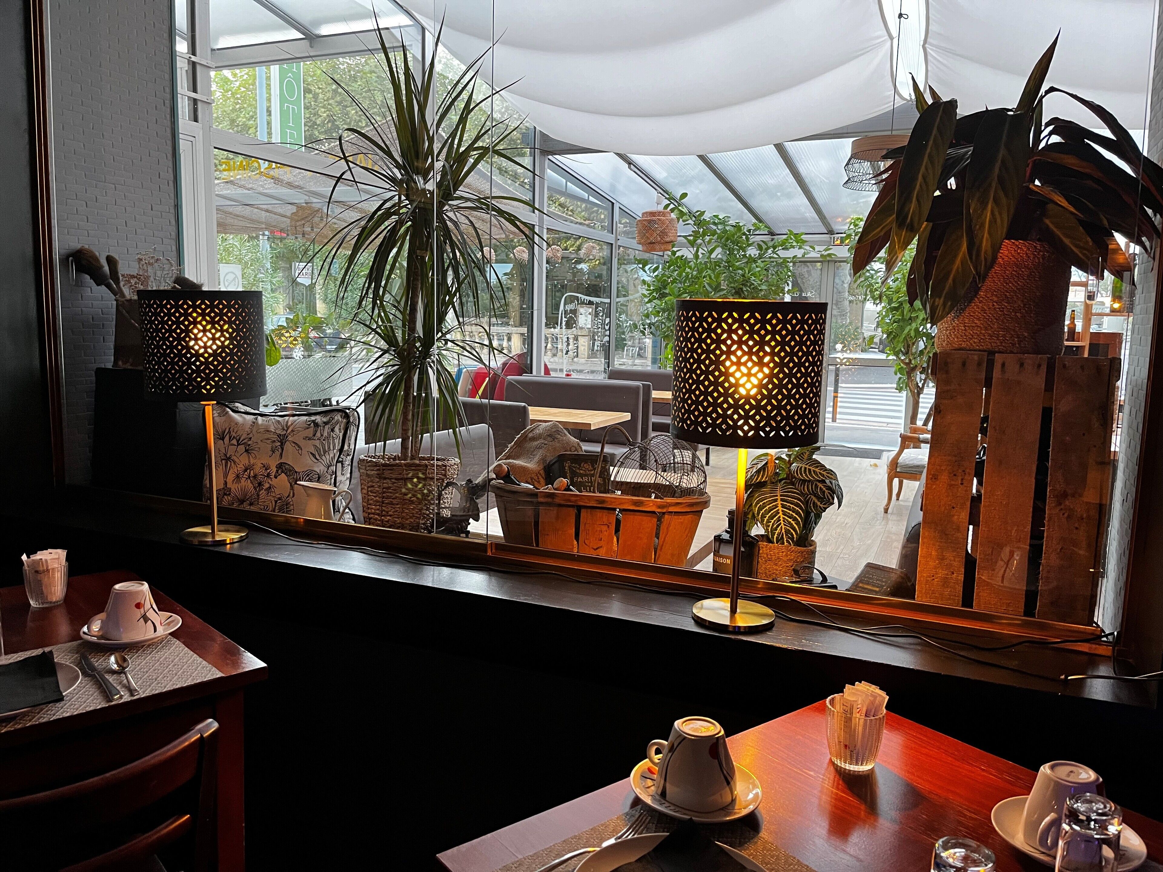 Tägliches Frühstücksbuffet (15.50 EUR pro Person)