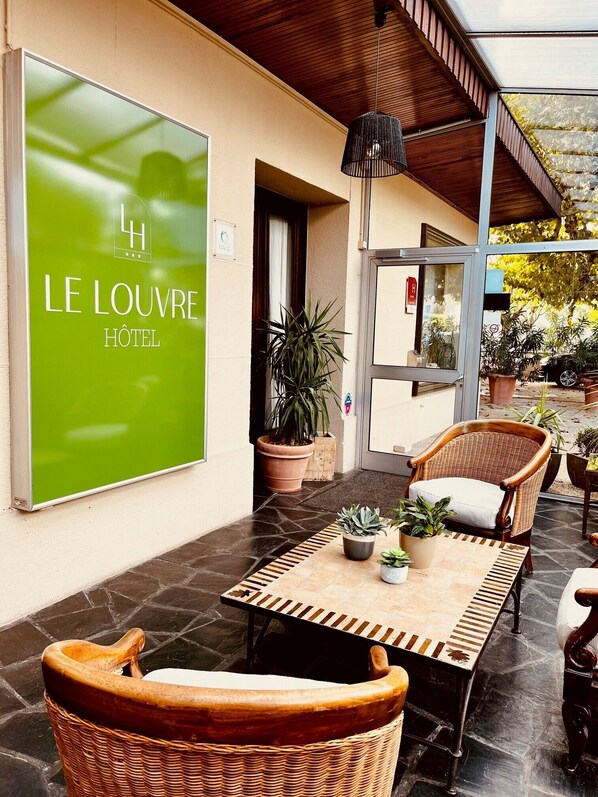 ด้านหน้าที่พัก