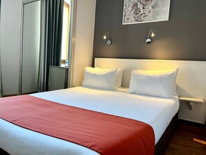 Economy Double Room | In-room safe, desk, laptop workspace, blackout drapes - Cit'Hotel le Louvre (Orange)