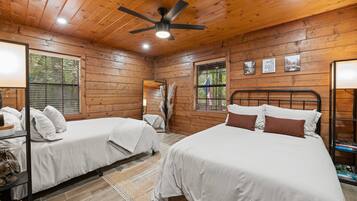 2 soverom, strykejern/-brett, reiseseng for barn og wi-fi