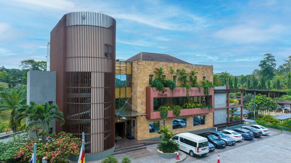 Front of property - Peduase Valley Resort (Aburi)