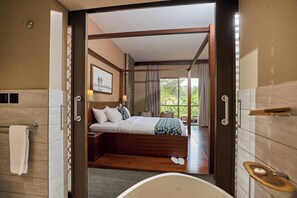 Superior Double Room | Hypo-allergenic bedding, in-room safe, blackout curtains - Peduase Valley Resort (Aburi)