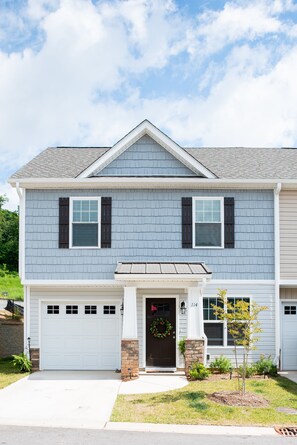 Exterior - EXPLORE ASHEVILLE! Minutes to Downtown & River Arts District! (Candler)