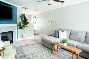 Living area - EXPLORE ASHEVILLE! Minutes to Downtown & River Arts District! (Candler)