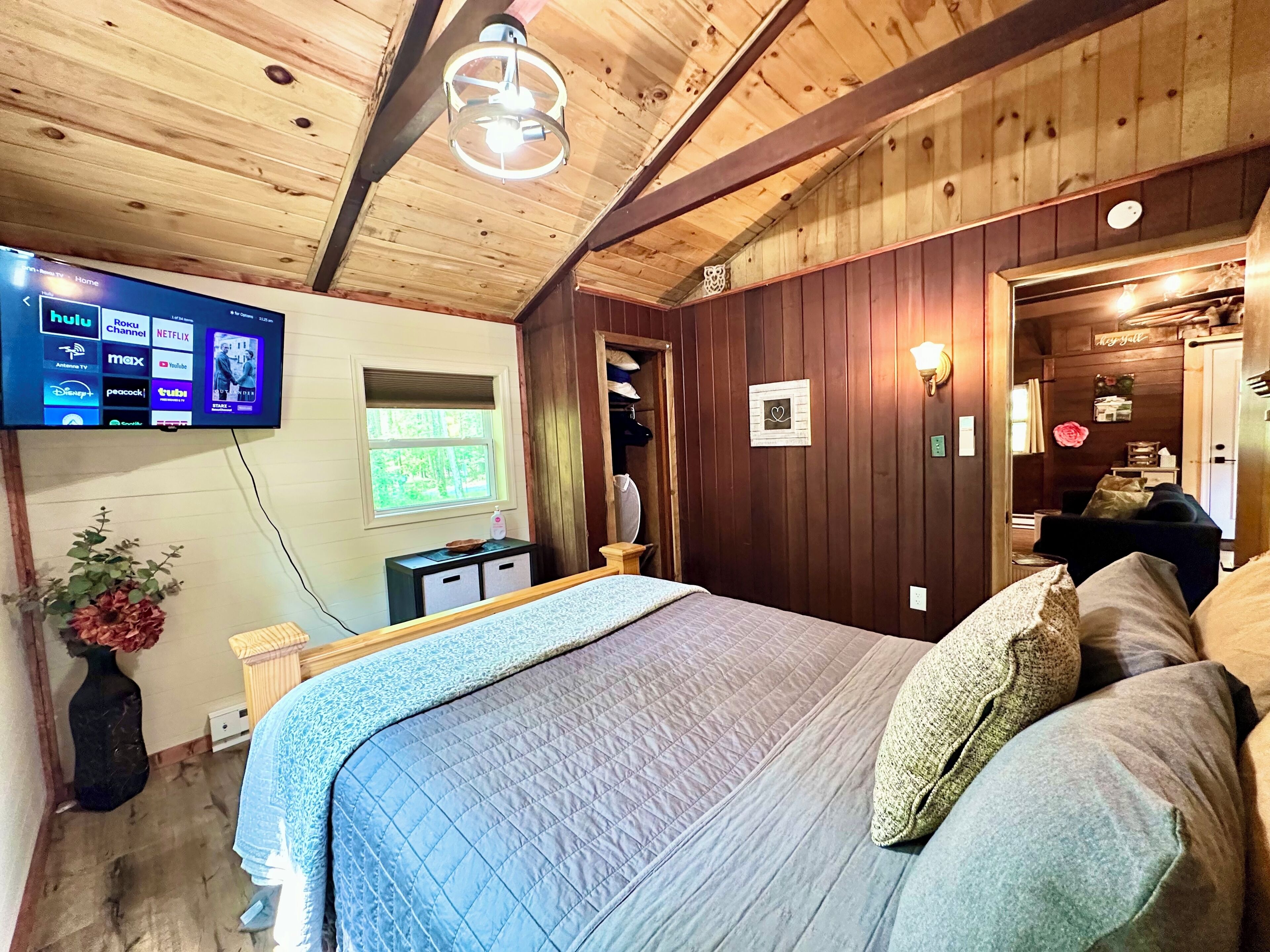 2 bedrooms, desk, free WiFi, bed sheets