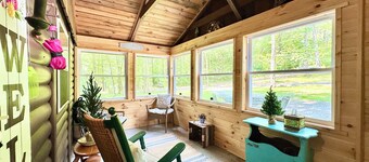 Log Cabin w/ Farm Animals & Firepit 20 Mins To Hershey & 4 Mins To Lake!