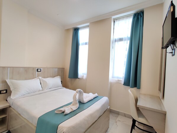 Rum | 1 sovrum, unika möbler, skrivbord och arbetsyta för laptop