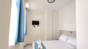 Room | 1 bedroom, desk, laptop workspace, WiFi (free)