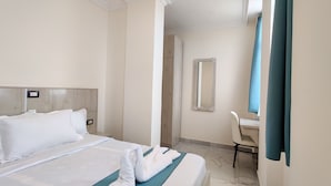 Room | 1 bedroom, desk, laptop workspace, WiFi (free)