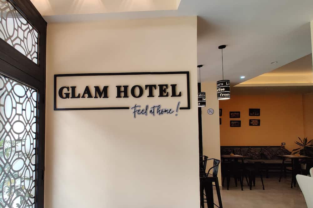 Glam Hotel